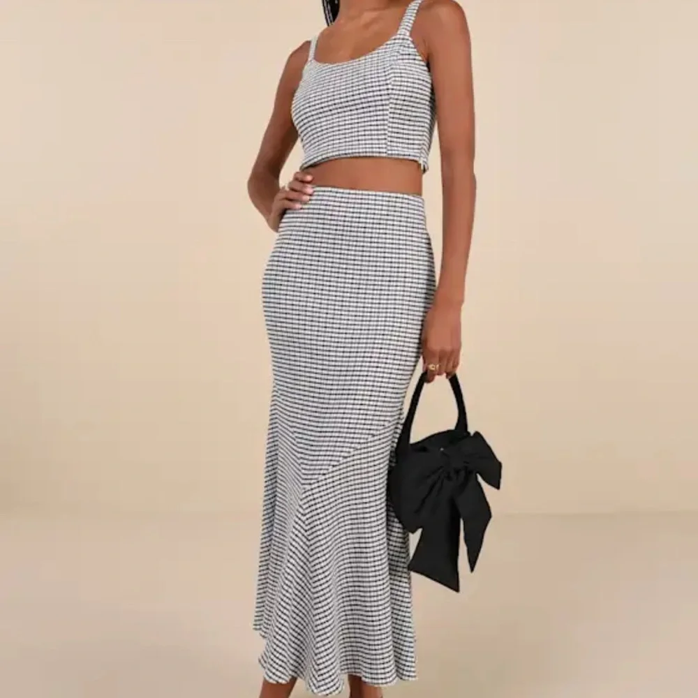 NWT Navy Blue Gingham Square Neck Cropped Tank Top - Medium